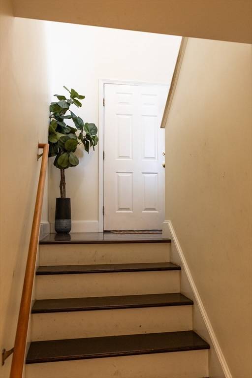 Holbrook, MA 02343,12 Hamilton Way