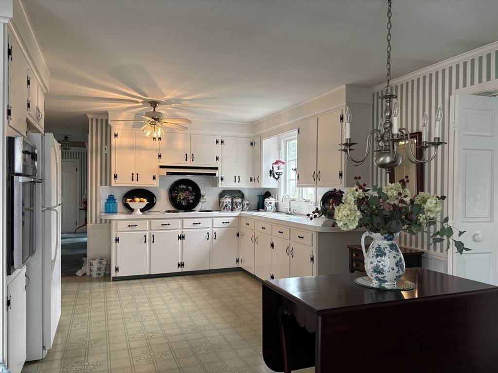 243 West Ave Seekonk, MA 02771