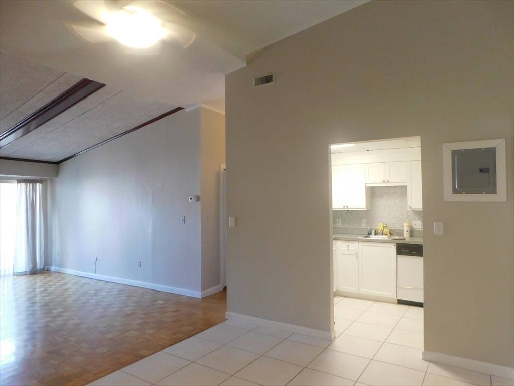 Boston, MA 02467,57 Broadlawn Park #11B