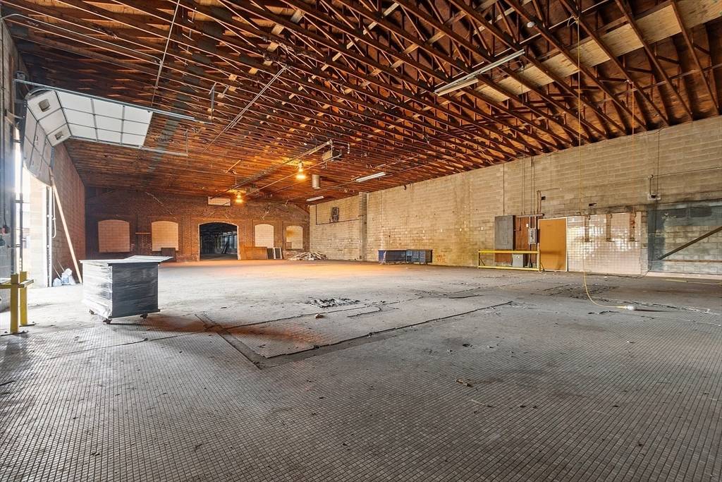 70 W River St Orange, MA 01364