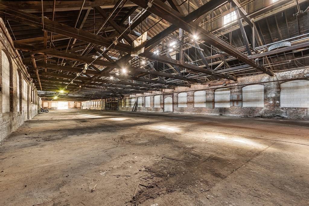 Orange, MA 01364,70 W River St