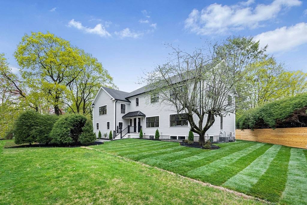 Wellesley, MA 02482,9 Smith Street
