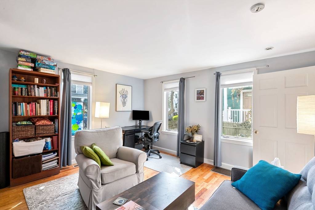 Cambridge, MA 02139,7 Cottage Street #7