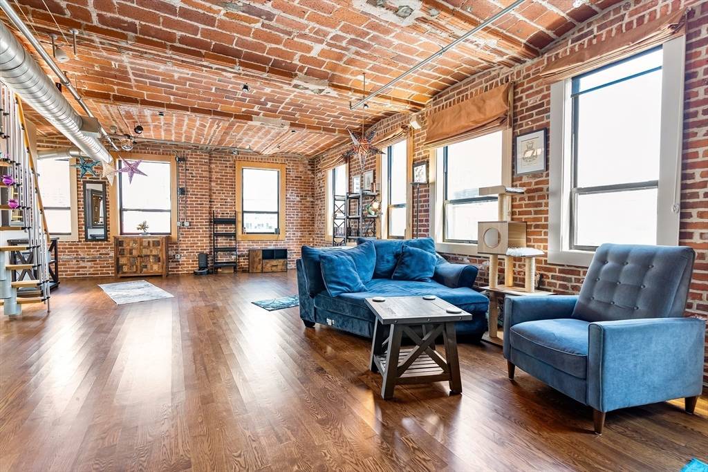 121-123 Beach St #801 Boston, MA 02111