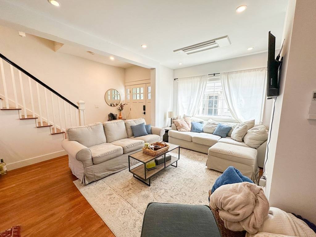Boston, MA 02127,3 Viking St #SF