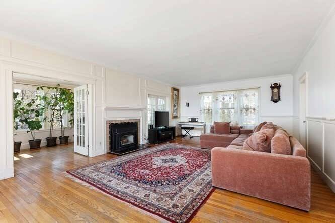Swampscott, MA 01907,21 Bay View Dr