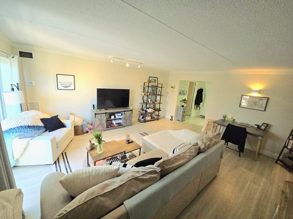 Boston, MA 02467,50 56 Broadlawn Park #509