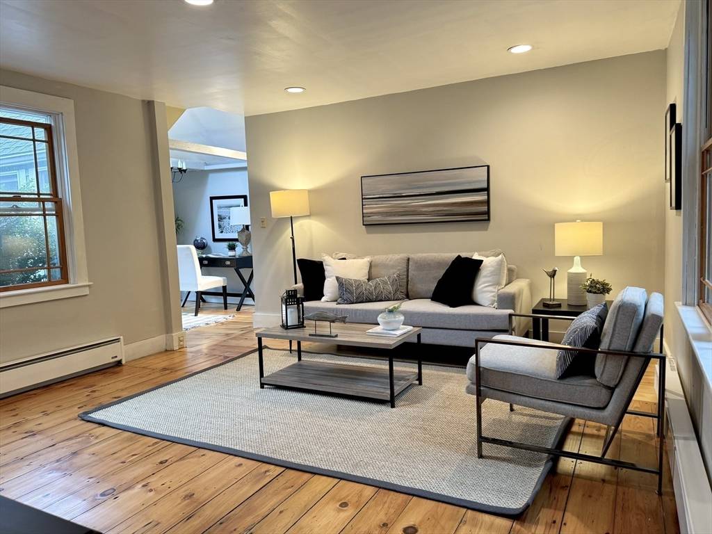 Gloucester, MA 01930,12 Hutchins Court