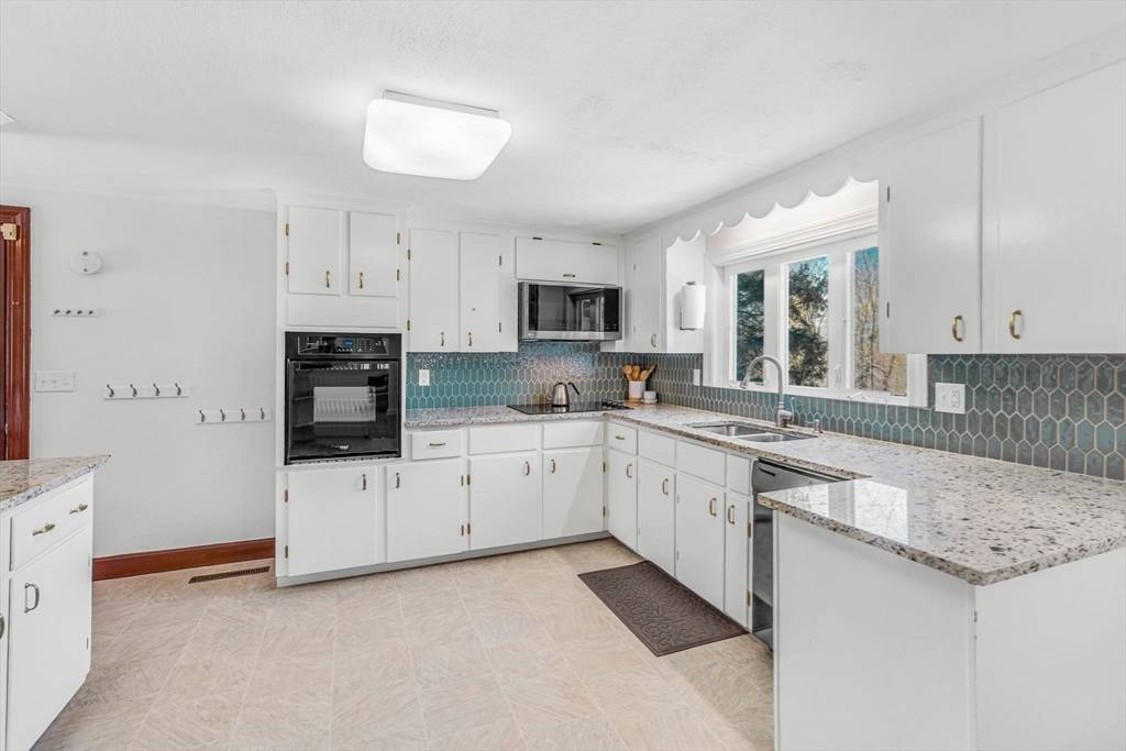 Littleton, MA 01460,233 Foster Street #233