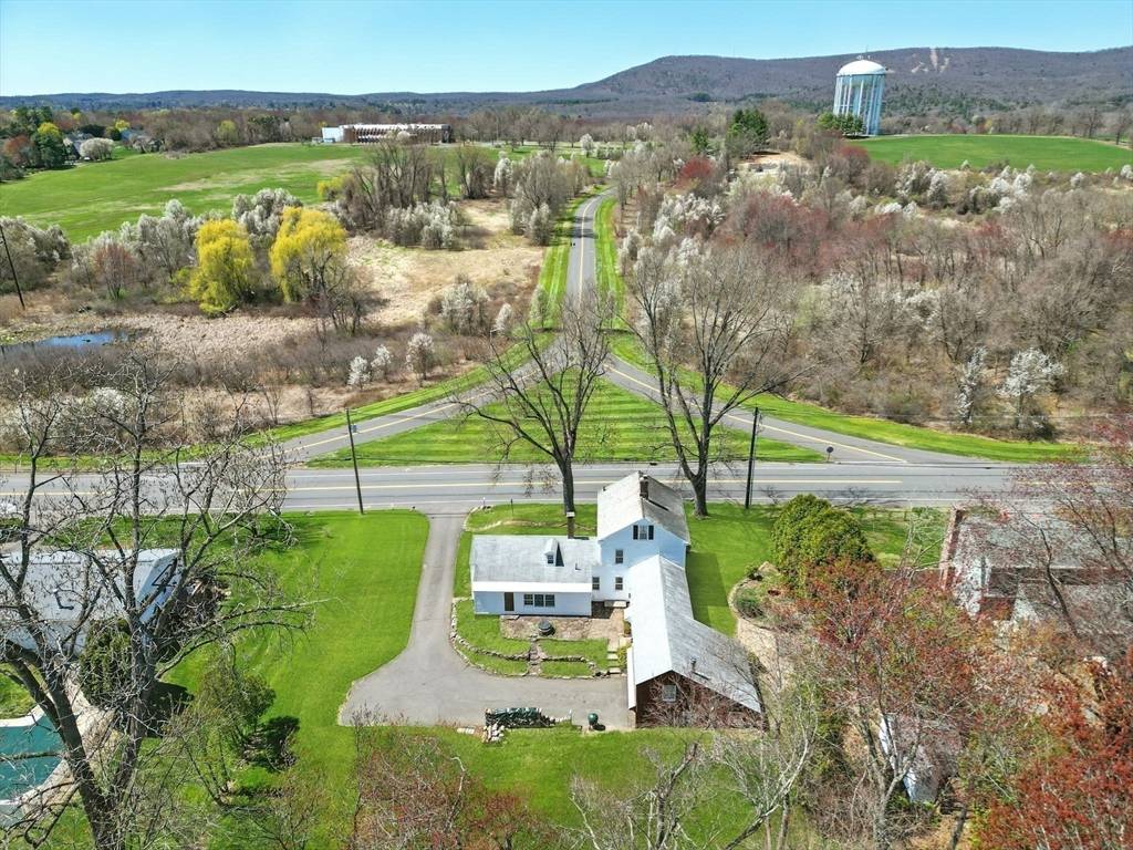South Hadley, MA 01075,88 Alvord St