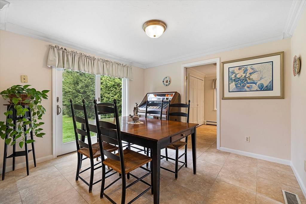 14 Mctaggart St Westborough, MA 01581