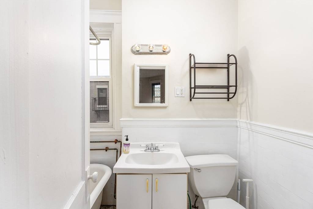 1564 Commonwealth Ave #16 Boston, MA 02135