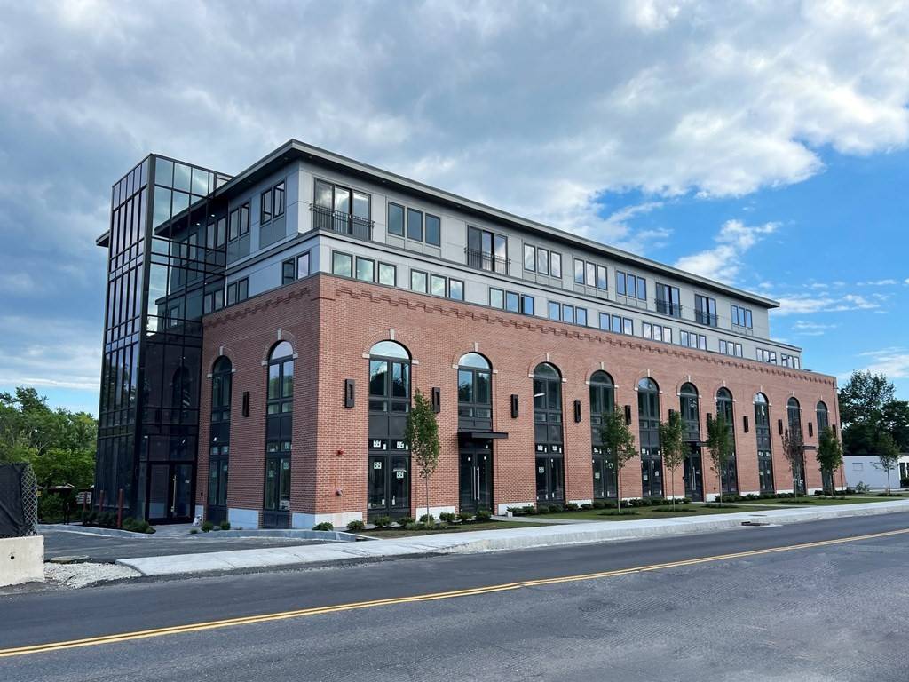 Dedham, MA 02026,80 Bridge St #405