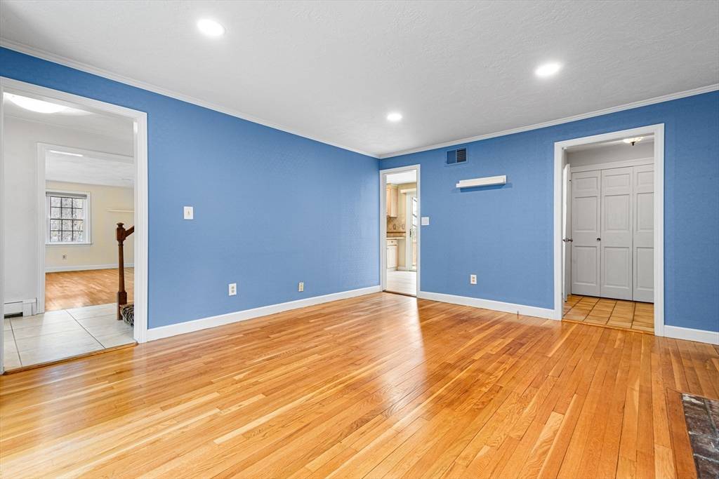 Framingham, MA 01701,4 Kevin Cir