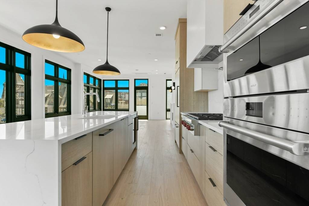 Brookline, MA 02446,14 Green Street #PH-A