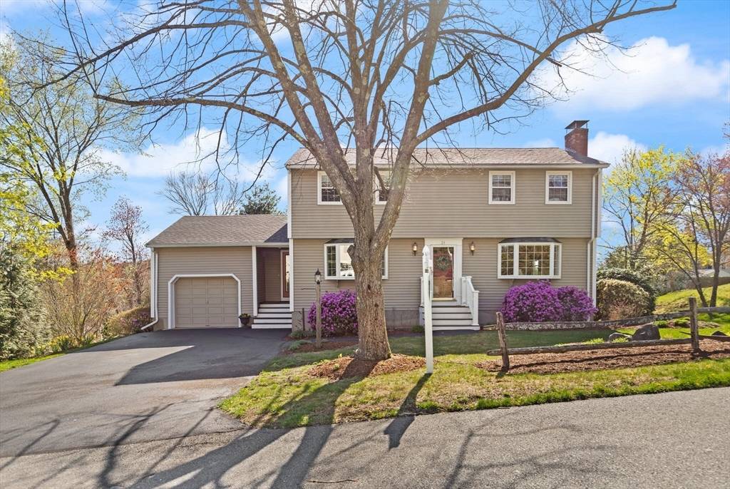 Ipswich, MA 01938,24 Hodgkins Dr