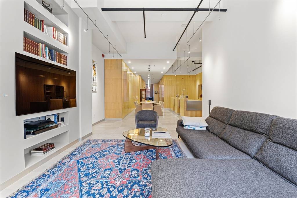 453 Washington St #3A Boston, MA 02111