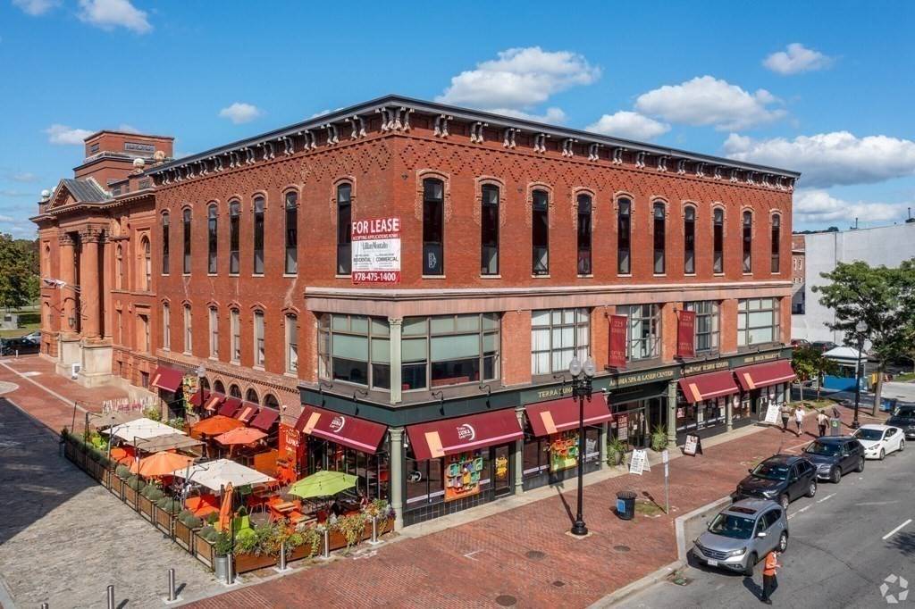 Lawrence, MA 01840,225-235 Essex St #2BA