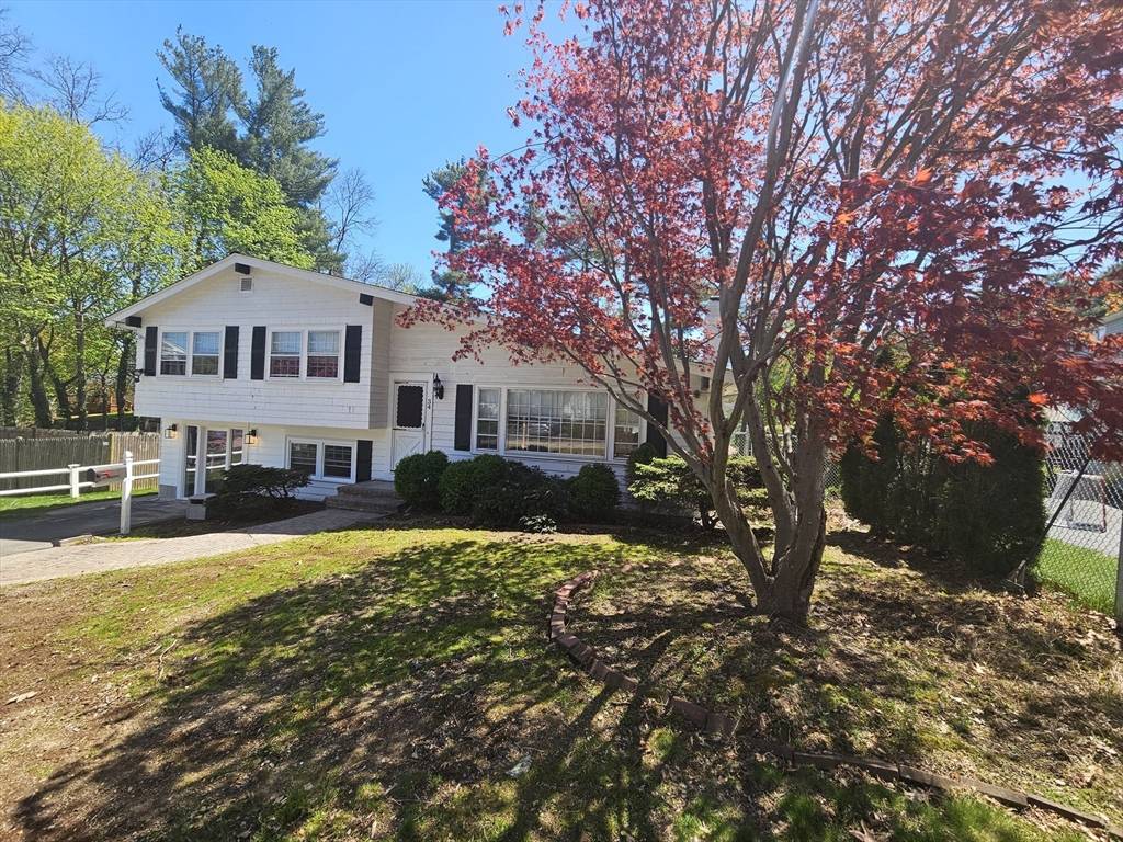 Westwood, MA 02090,34 Ridgewood Road