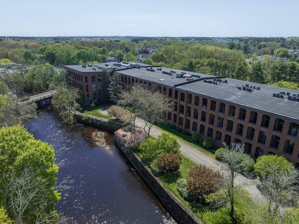 Taunton, MA 02718,96 Old Colony #215