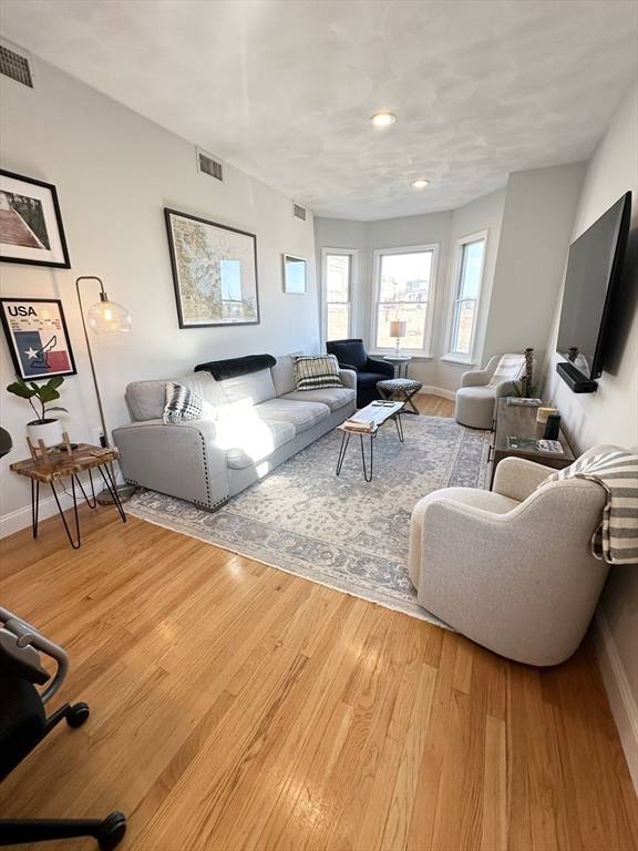 Boston, MA 02127,587 E 4th #3