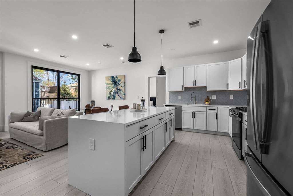 Boston, MA 02124,74 Burt Street #202