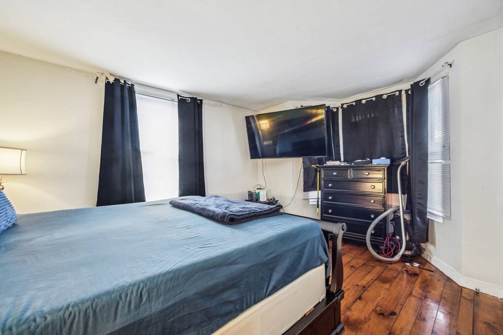 228 Lawrence Lowell, MA 01852