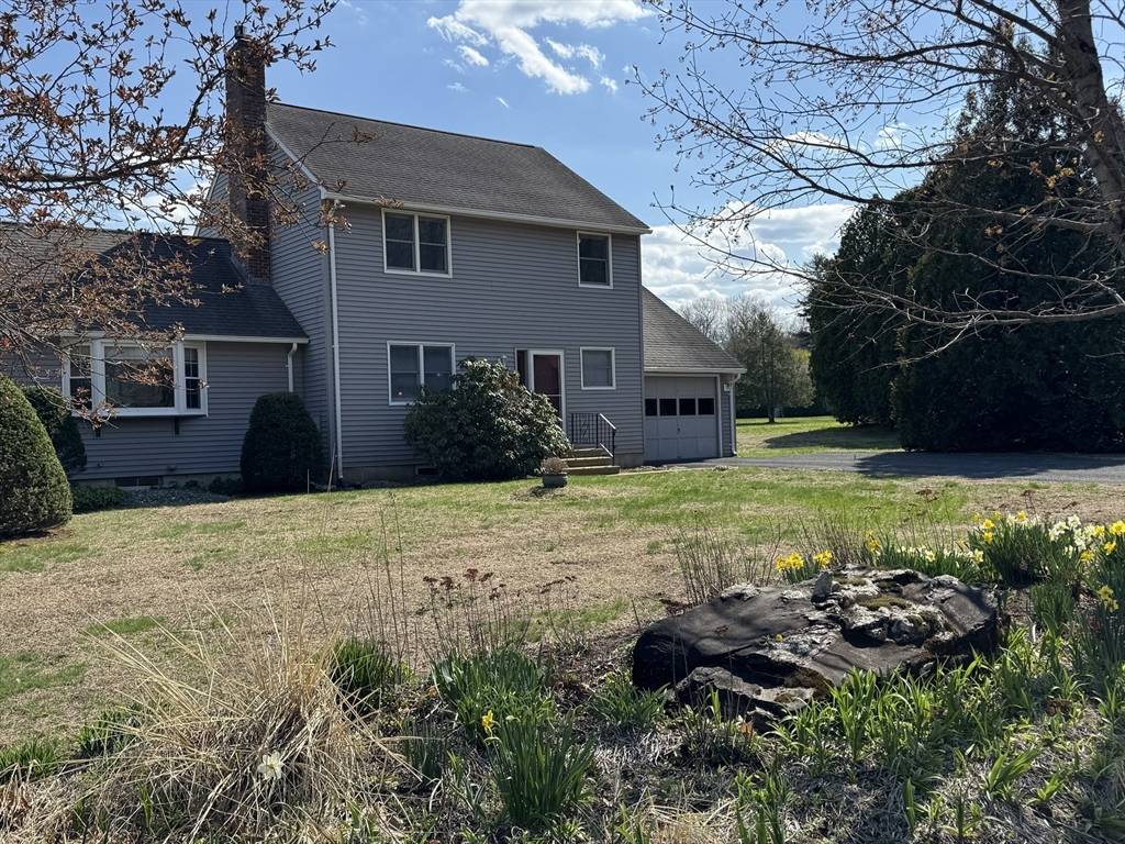 Deerfield, MA 01373,4 Meadow Oak Ln #B