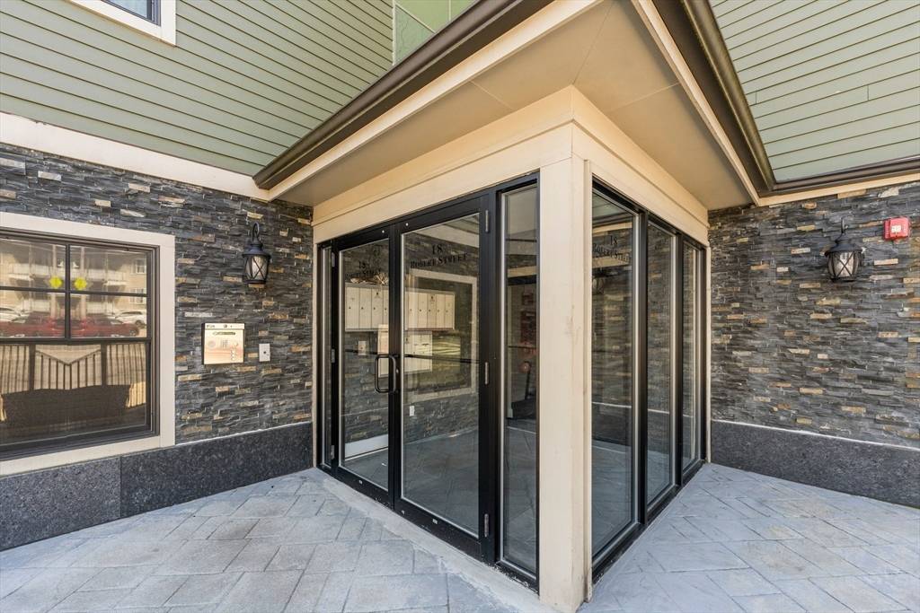 Boston, MA 02131,18 Robert Street #11