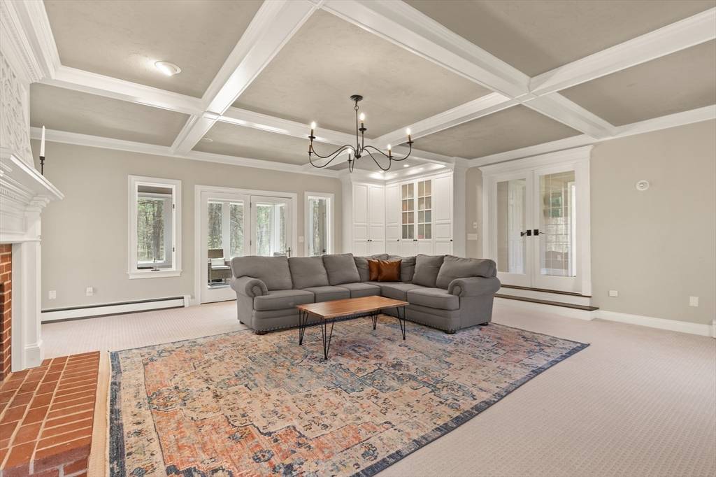 31 Riverside Terrace Easton, MA 02356