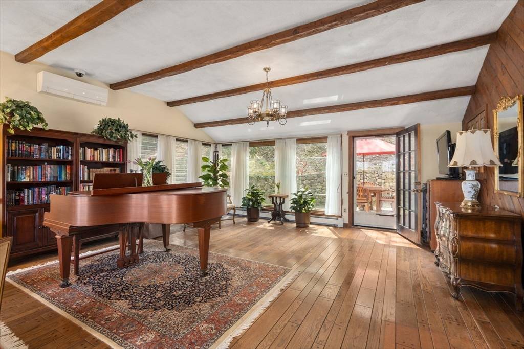 Newton, MA 02465,318 Austin St