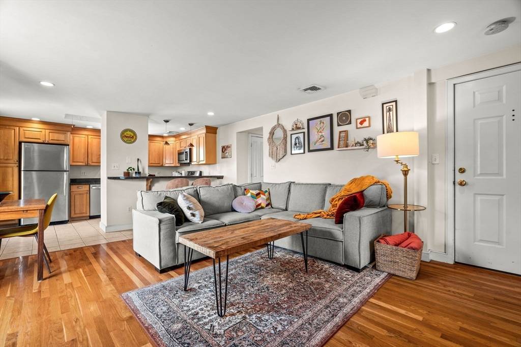 Boston, MA 02136,1117 River St #2