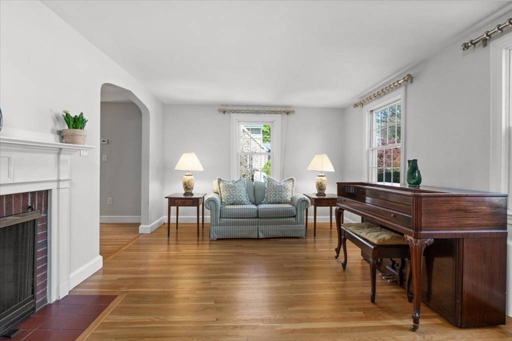 Needham, MA 02492,14 Tudor Road