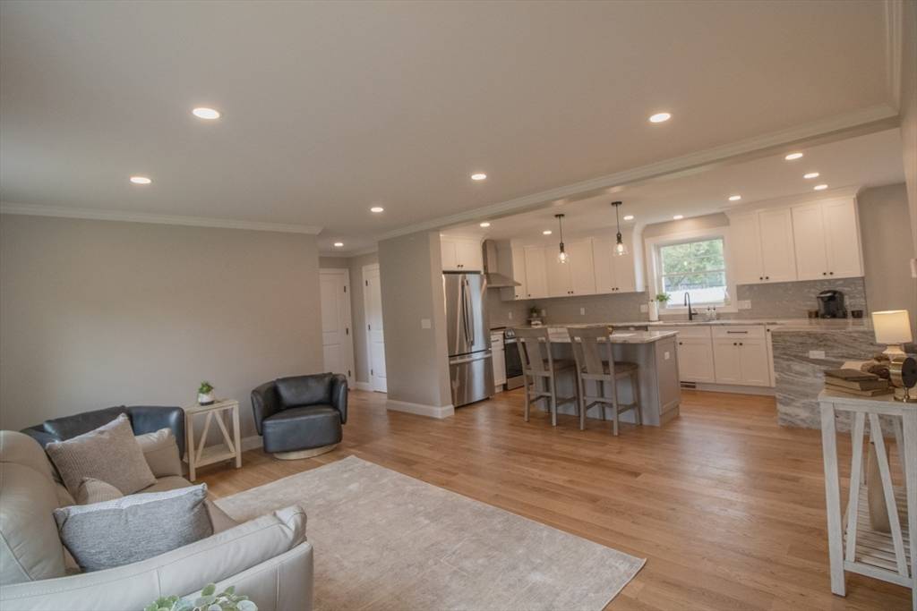 Tewksbury, MA 01876,4 S Oliver St