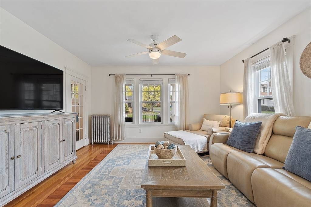 33 Buckingham Road North Andover, MA 01845