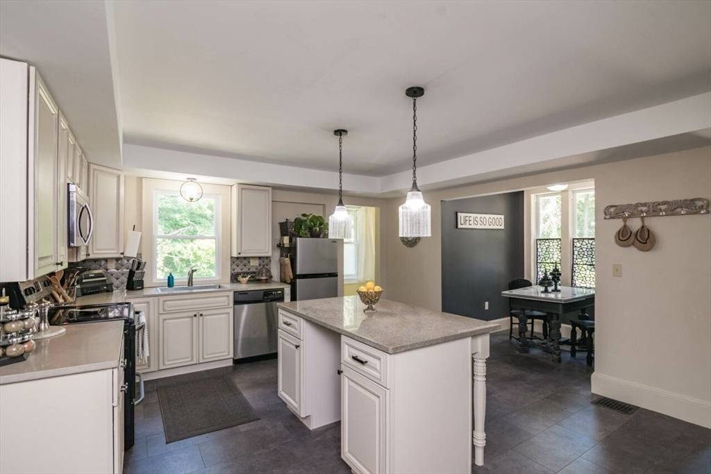 Deerfield, MA 01373,44 Thayer St