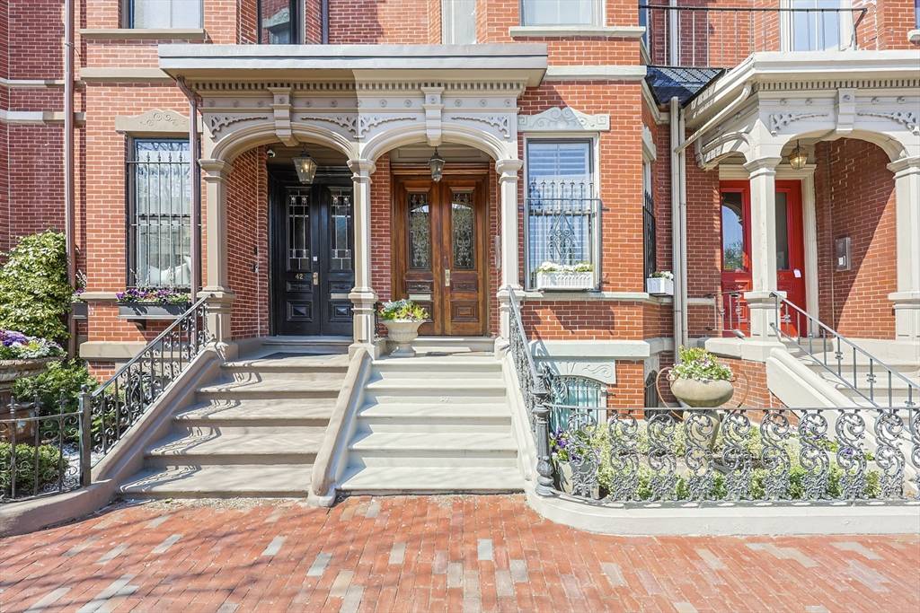 Boston, MA 02116,44 Dartmouth Street #1