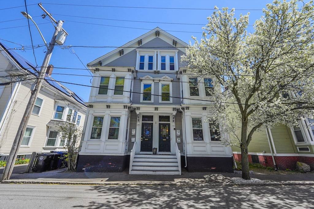 Salem, MA 01970,4 Boardman Street #1