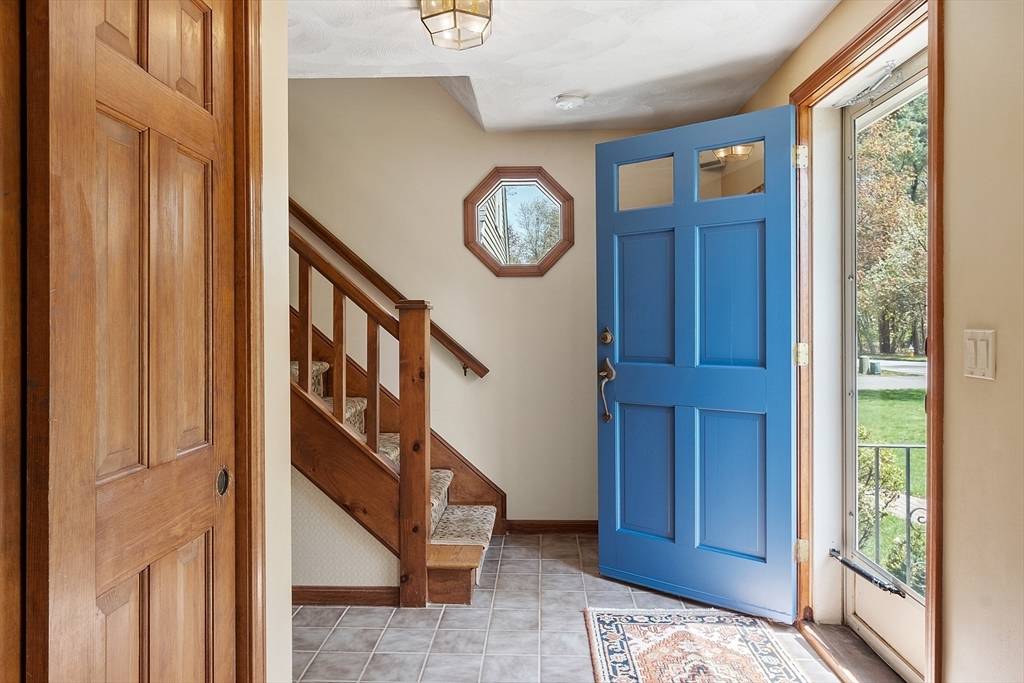 Westford, MA 01886,19 Buckboard Dr