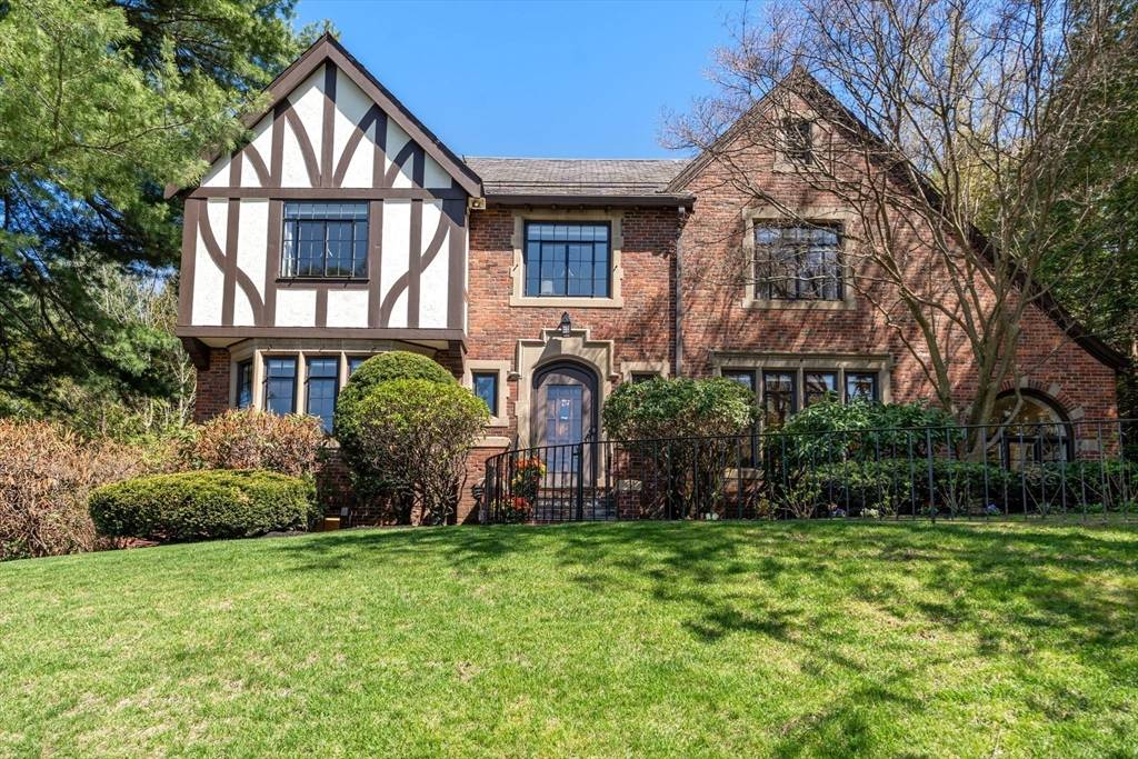 Newton, MA 02467,21 Woodchester Dr