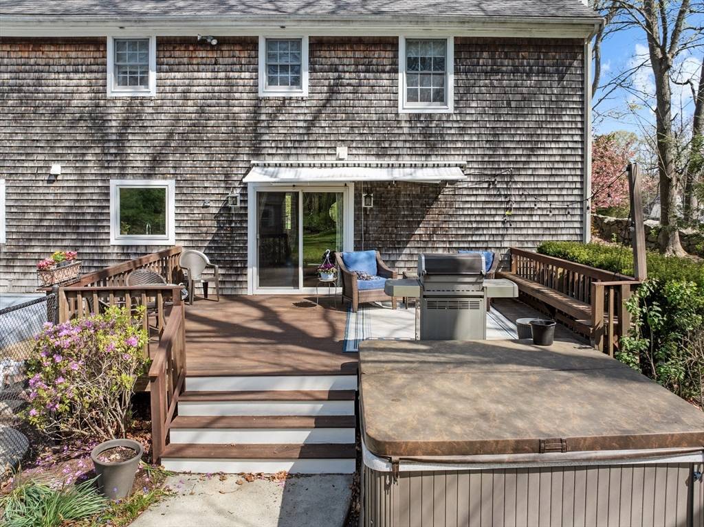Dartmouth, MA 02747,71 Longview Dr