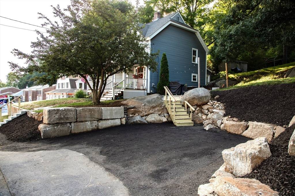 Upton, MA 01568,12 Hartford Ave N