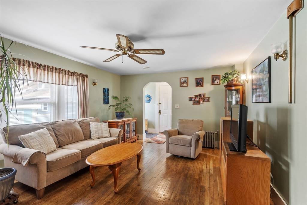 Salem, MA 01970,124R Highland Avenue