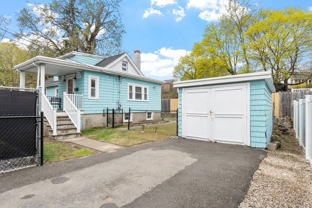 Salem, MA 01970,124R Highland Avenue