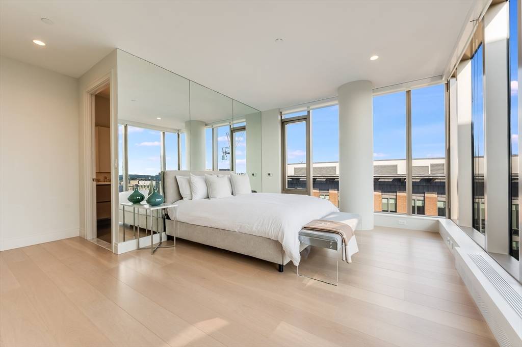 135 Seaport Blvd #PH3B Boston, MA 02210