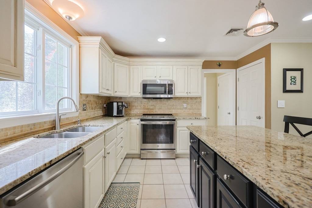 Hopkinton, MA 01748,24 East Street