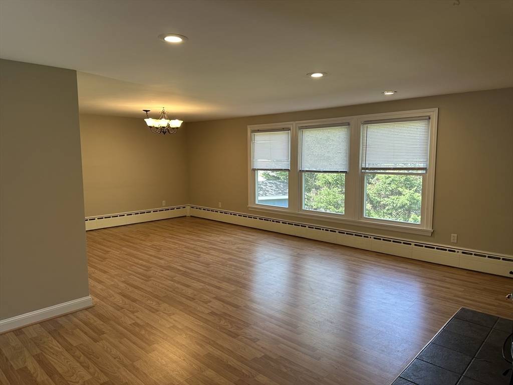 Sterling, MA 01564,4 Charles Patten Dr