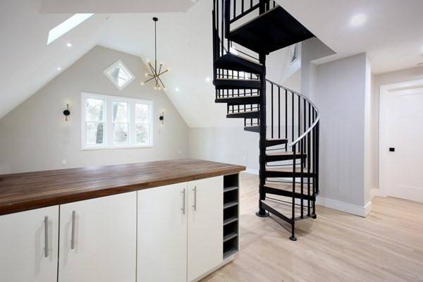 Brookline, MA 02445,15 Lanark Rd #4