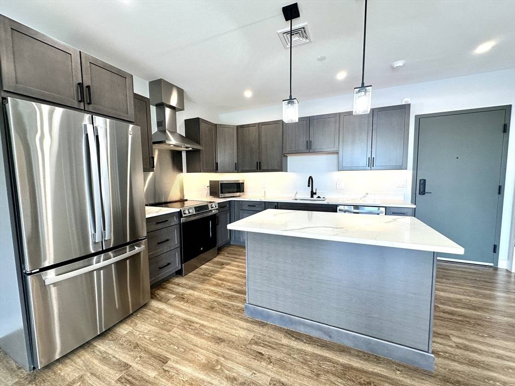 Natick, MA 01760,21 Summer St #302