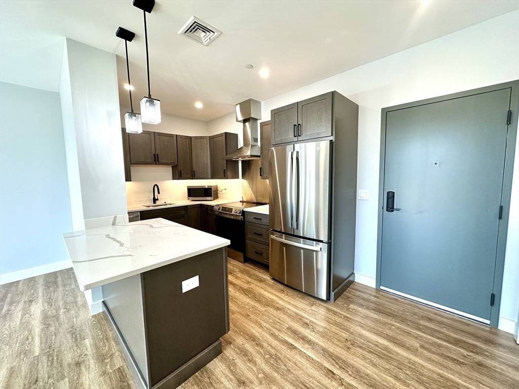 Natick, MA 01760,21 Summer St #203